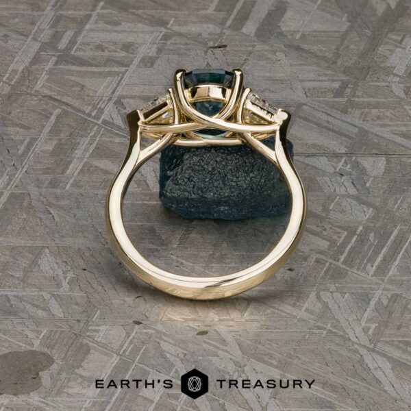 Ilie, Barbara The "Mielikki" ring in 14K yellow gold with 2.76-Carat Montana sapphire