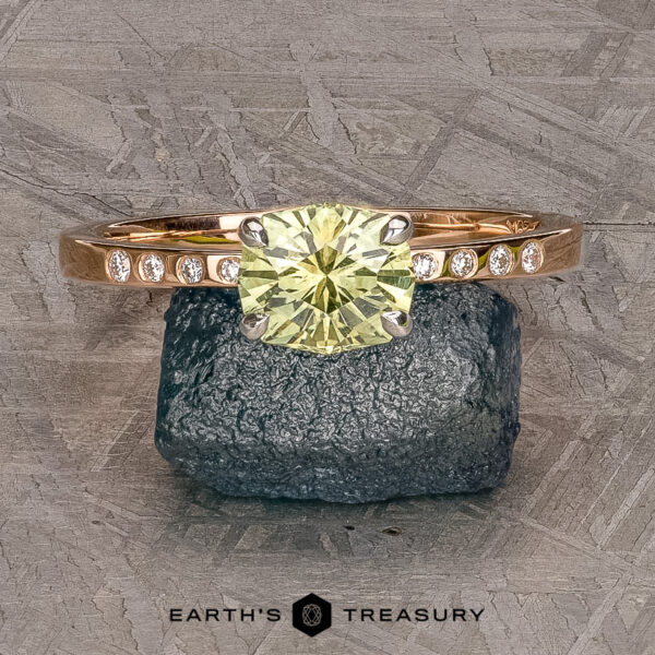 The "Karelia" ring in 20k pink gold and platinum, with 1.43-Carat Montana Sapphire The "Karelia" ring in 20k pink gold and platinum, with 1.43-Carat Montana Sapphire