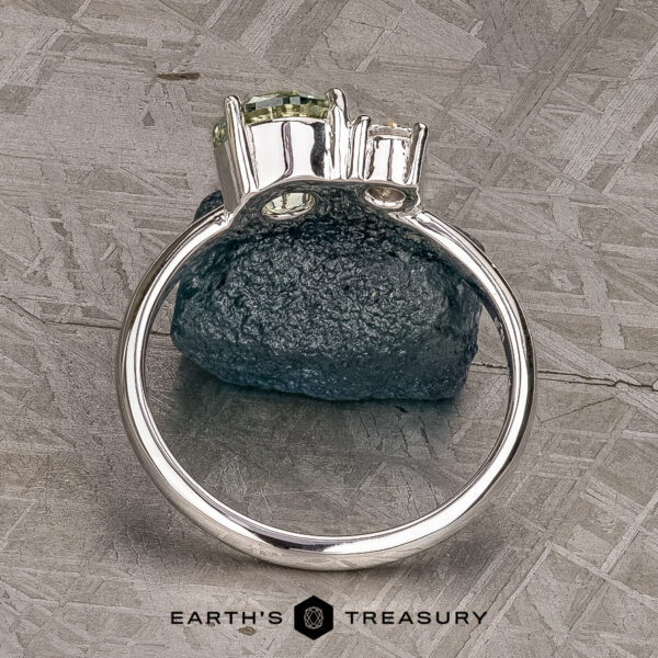 The "Hyacinth" ring in 14k white gold with 1.46-Carat Montana Sapphire The "Hyacinth" ring in 14k white gold with 1.46-Carat Montana Sapphire