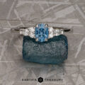The "Vela" ring in 14k white gold with 0.62-carat Montana sapphire