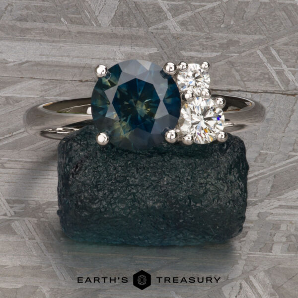 The "Hyacinth" ring in 14k white gold with 1.62-Carat Montana Sapphire The "Hyacinth" ring in 14k white gold with 1.62-Carat Montana Sapphire