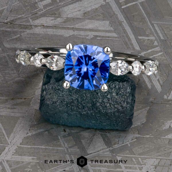 The "Clemencia" ring in platinum with 1.72-carat Ceylon sapphire The "Clemencia" ring in platinum with 1.72-carat Ceylon sapphire