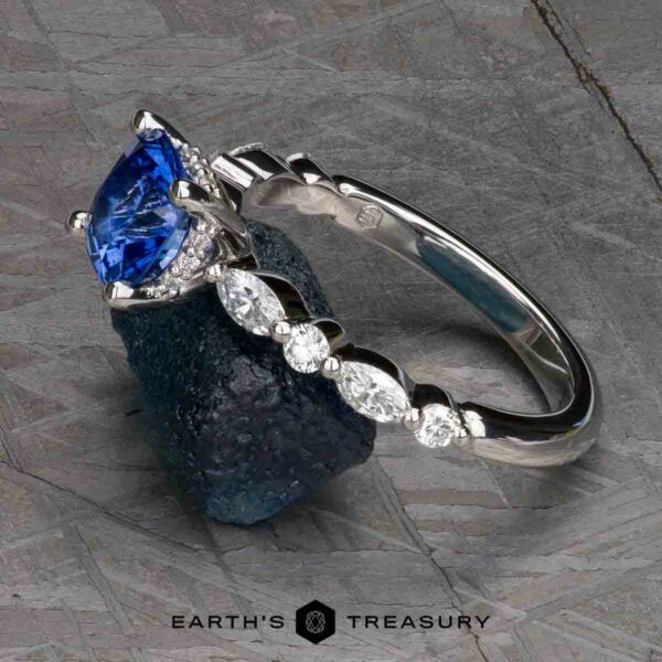 The "Clemencia" ring in platinum with 1.72-carat Ceylon sapphire The "Clemencia" ring in platinum with 1.72-carat Ceylon sapphire