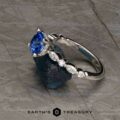 The "Clemencia" ring in platinum with 1.72-Carat Ceylon Sapphire