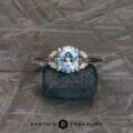 The “Hazel” ring in 18k white gold with 1.34-Carat Montana Sapphire