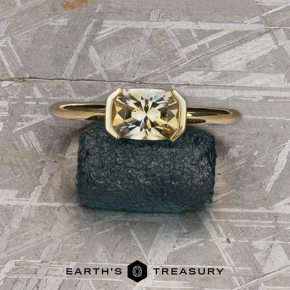 The “Larisa” Solitaire in 18k yellow gold with 1.35-Carat Montana sapphire