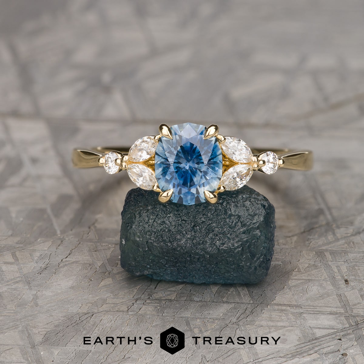 The “Cattleya” Ring in 18k yellow gold with 1.65-Carat Montana Sapphire
