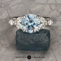 The "Cattleya" ring in platinum with 2.29-carat Montana sapphire