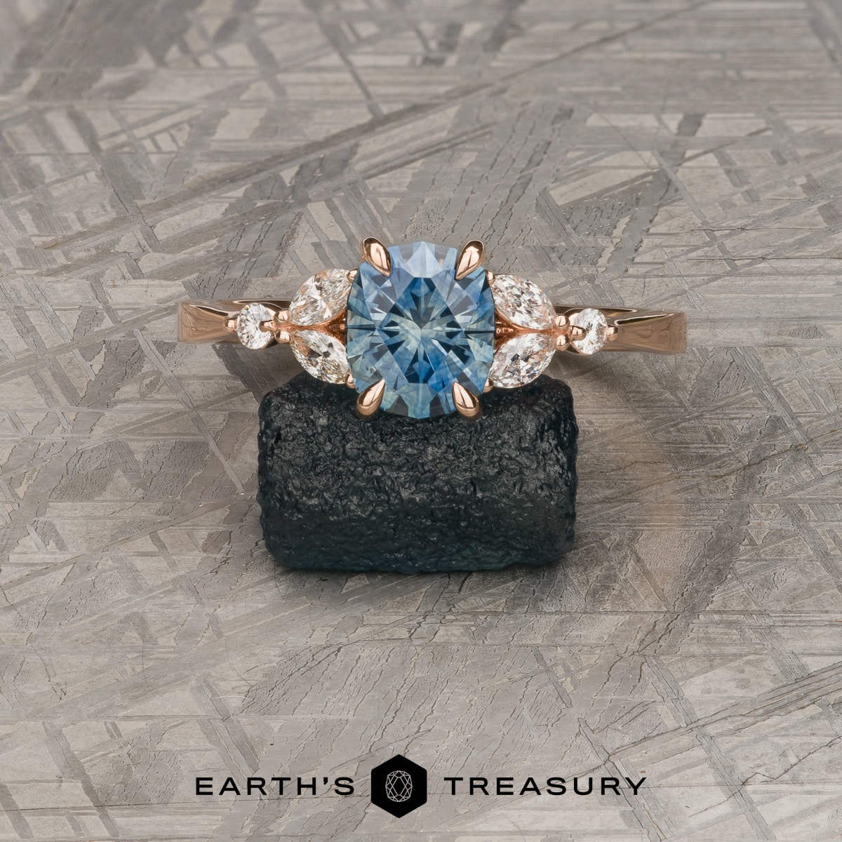 The "Cattleya" ring in 14k rose gold with 1.89-carat Montana sapphire