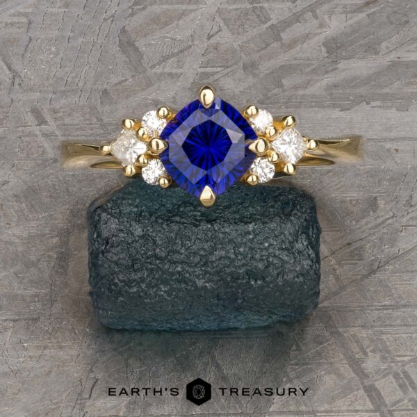 The Bypass "Sappho" ring in 18k yellow gold with 1.05-Carat Ceylon Sapphire The Bypass "Sappho" ring in 18k yellow gold with 1.05-Carat Ceylon Sapphire