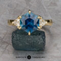 The “Mielikki” ring in 18k yellow gold with 2.76-Carat Montana sapphire, 4.0mm trillion diamonds