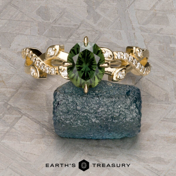 The "Laurel" ring in 14K yellow gold with 1.64-carat Australian sapphire The "Laurel" ring in 14K yellow gold with 1.64-carat Australian sapphire