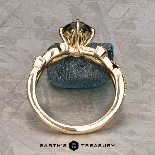The "Laurel" ring in 14K yellow gold with 1.64-carat Australian sapphire The "Laurel" ring in 14K yellow gold with 1.64-carat Australian sapphire
