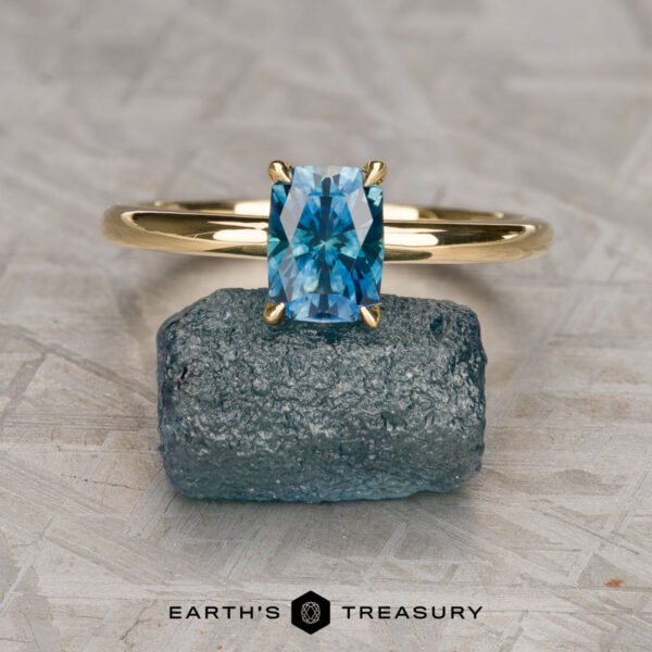 The "Clarice" ring in 18K yellow gold with 1.28-carat Montana sapphire The "Clarice" ring in 18K yellow gold with 1.28-carat Montana sapphire