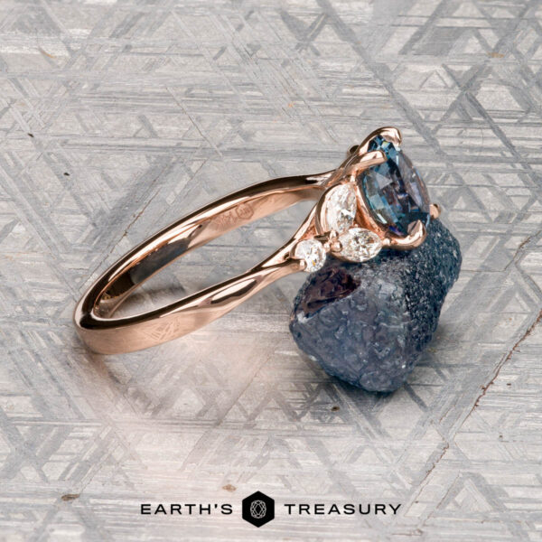 The "Cattleya" ring in 14K rose gold with 1.49-carat Montana sapphire The "Cattleya" ring in 14K rose gold with 1.49-carat Montana sapphire