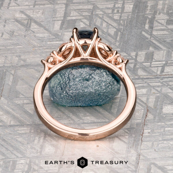 The "Cattleya" ring in 14K rose gold with 1.49-carat Montana sapphire The "Cattleya" ring in 14K rose gold with 1.49-carat Montana sapphire