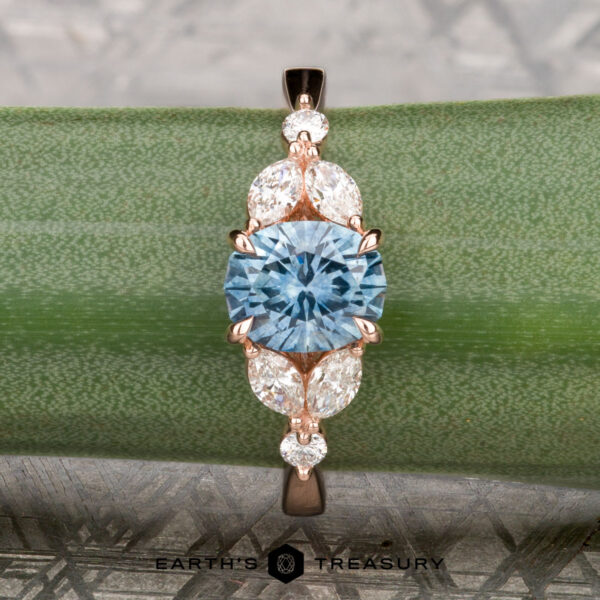 The "Cattleya" ring in 14K rose gold with 1.49-carat Montana sapphire The "Cattleya" ring in 14K rose gold with 1.49-carat Montana sapphire