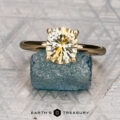 The "Clarice" ring in 18K yellow gold with 2.37-carat Montana sapphire