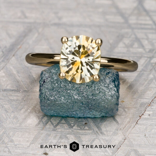 The "Clarice" ring in 18K yellow gold with 2.37-carat Montana sapphire The "Clarice" ring in 18K yellow gold with 2.37-carat Montana sapphire