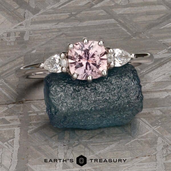 The "Virona" ring in 14k white gold with 1.00-Carat Montana Sapphire The "Virona" ring in 14k white gold with 1.00-Carat Montana Sapphire