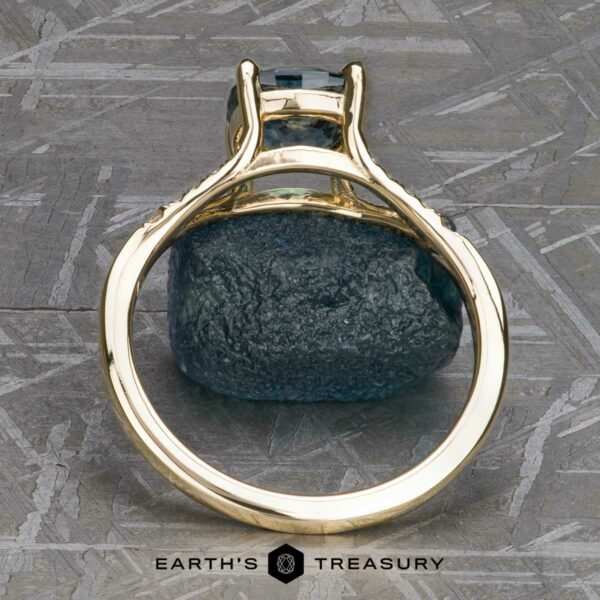 The "Calliope" ring in 18k yellow gold with 1.71-Carat Montana Sapphire The "Calliope" ring in 18k yellow gold with 1.71-Carat Montana Sapphire