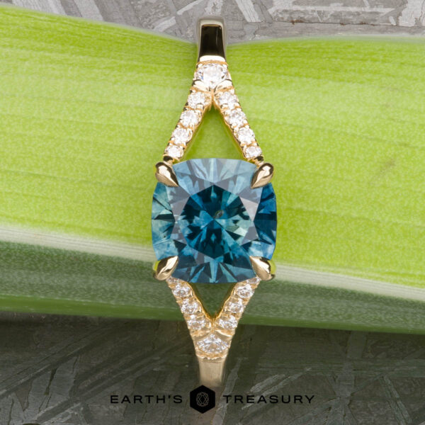 The "Calliope" ring in 18k yellow gold with 1.71-Carat Montana Sapphire The "Calliope" ring in 18k yellow gold with 1.71-Carat Montana Sapphire