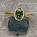 The “Niobe” ring in 18k yellow gold with 1.51-Carat Australian Sapphire