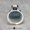 The "Niobe" ring in platinum with 2.35-carat Ceylon sapphire