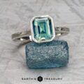 The "Niobe" ring in platinum with 2.35-carat Ceylon sapphire