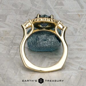 The "Circe" ring in 18K yellow gold with 2.26-carat Montana sapphire