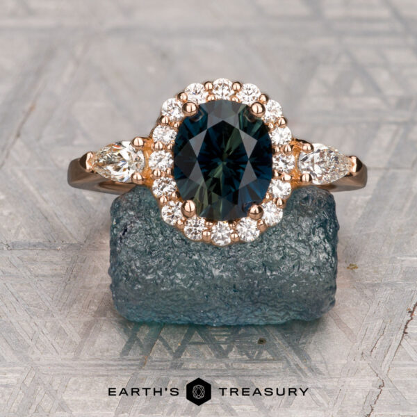 The "Circe" ring in 20K pink gold with 1.63-carat Australian sapphire The "Circe" ring in 20K pink gold with 1.63-carat Australian sapphire