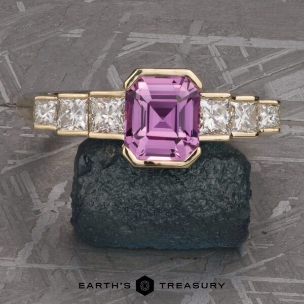 The "Andromeda" ring in 14k yellow gold with 1.60-carat Ceylon sapphire The "Andromeda" ring in 14k yellow gold with 1.60-carat Ceylon sapphire