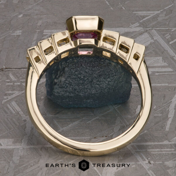 The "Andromeda" ring in 14k yellow gold with 1.60-carat Ceylon sapphire The "Andromeda" ring in 14k yellow gold with 1.60-carat Ceylon sapphire