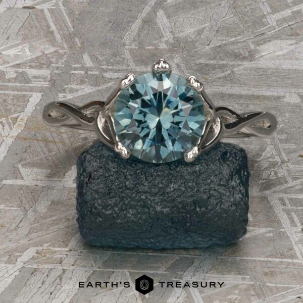 The “Siobhan” ring in platinum with 1.98-carat Montana sapphire The “Siobhan” ring in platinum with 1.98-carat Montana sapphire