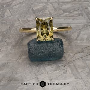 The "Vanessa" in 18k yellow gold with 3.30-carat Montana sapphire