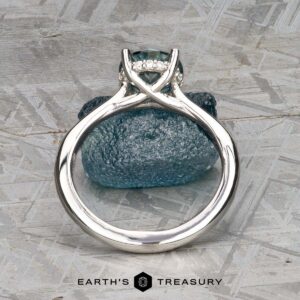 The "Katya" ring in platinum with 1.33-carat Montana sapphire