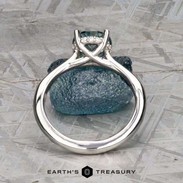 The "Katya" ring in platinum with 1.33-carat Montana sapphire The "Katya" ring in platinum with 1.33-carat Montana sapphire
