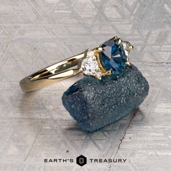 The "Aurelia" ring in 14K yellow gold with 0.92-carat Montana sapphire The "Aurelia" ring in 14K yellow gold with 0.92-carat Montana sapphire