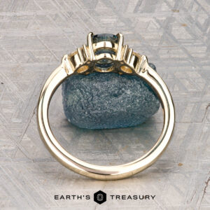 The "Aurelia" ring in 14K yellow gold with 0.92-carat Montana sapphire