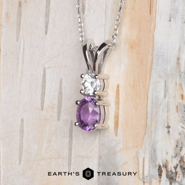 The "Supernova" pendant in 18K white gold with 1.07-carat Madagascar sapphire The "Supernova" pendant in 18K white gold with 1.07-carat Madagascar sapphire