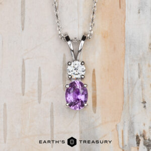 The "Supernova" pendant in 18K white gold with 1.07-carat Madagascar sapphire