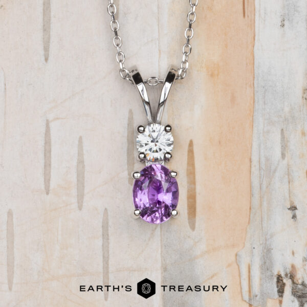 The "Supernova" pendant in 18K white gold with 1.07-carat Madagascar sapphire The "Supernova" pendant in 18K white gold with 1.07-carat Madagascar sapphire