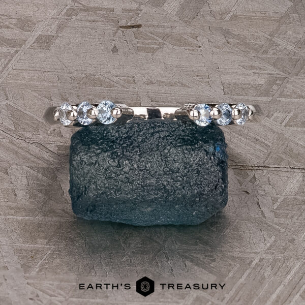 The "Zeya" band in platinum The "Zeya" band in platinum