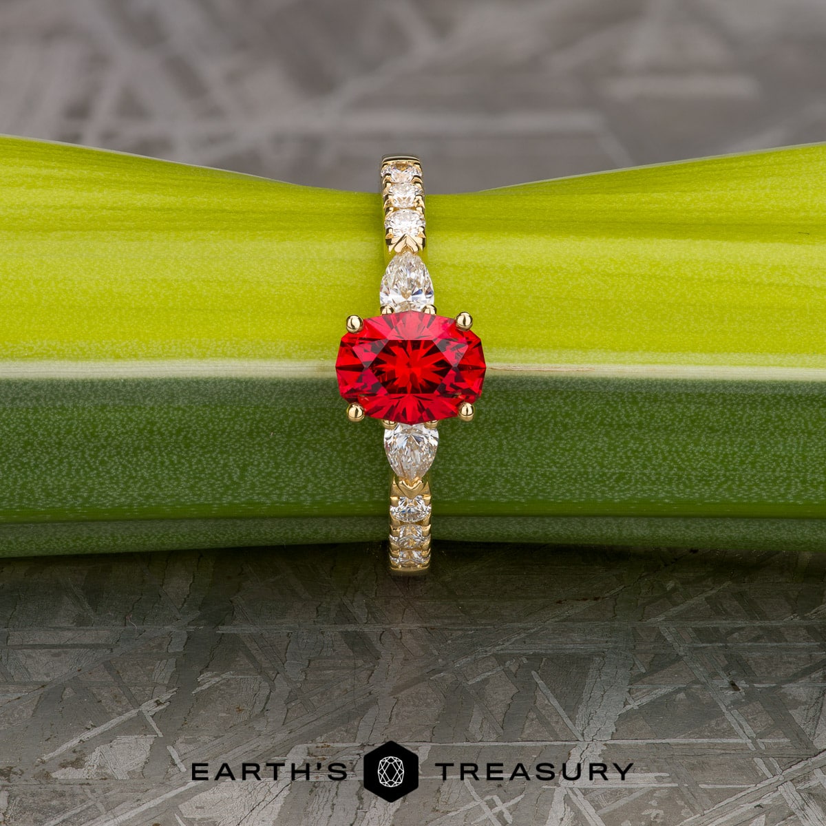 The "Galina" Ring in 18k yellow gold with 1.34-carat Spinel
