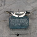 The custom-fit contour band in platinum