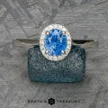 The "Alice" ring in platinum with 1.14-carat Montana sapphire