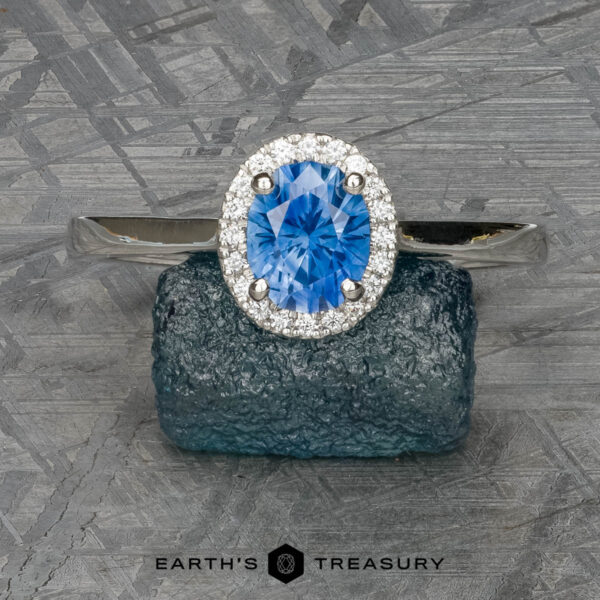 The "Alice" ring in platinum with 1.14-carat Montana sapphire The "Alice" ring in platinum with 1.14-carat Montana sapphire