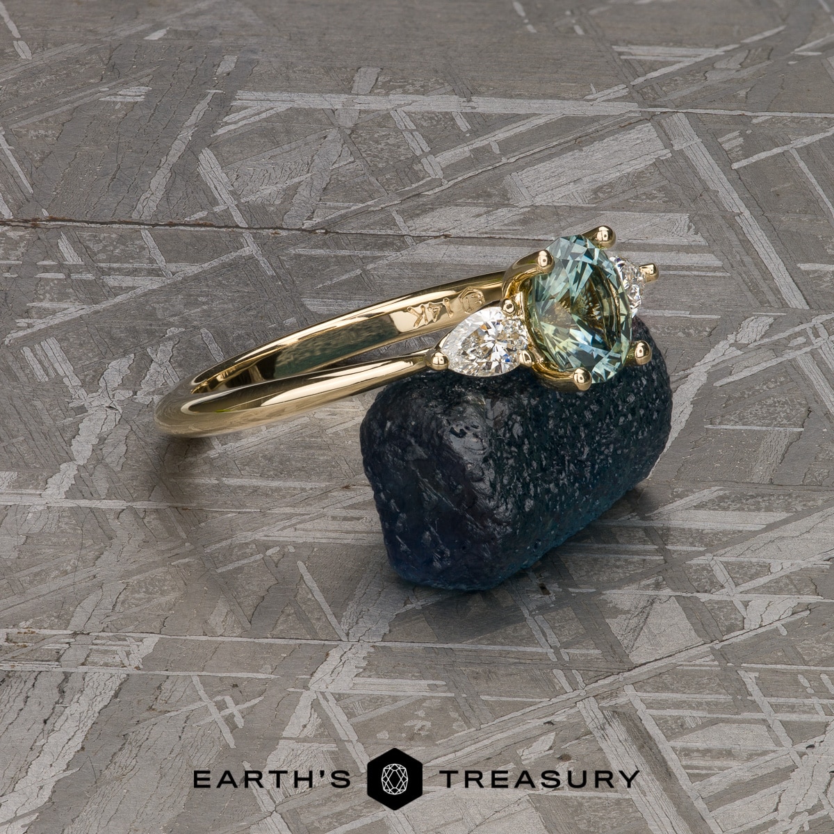 The "Multiflora" in 14k yellow gold with 0.87-Carat Montana Sapphire