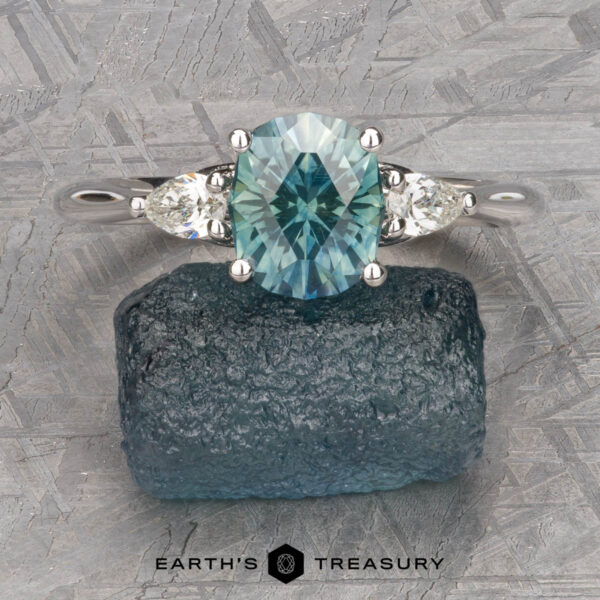 The "Multiflora" ring in 14k white gold with 1.53-Carat Montana Sapphire The "Multiflora" ring in 14k white gold with 1.53-Carat Montana Sapphire