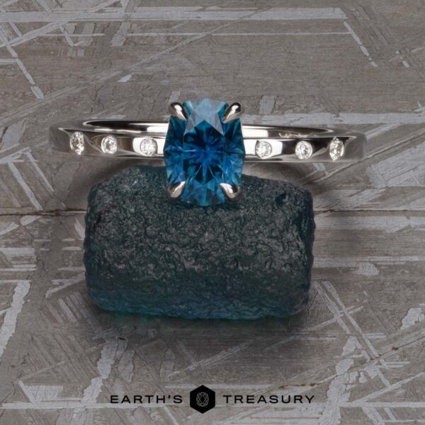The "Cerise" ring in 14k white gold with 1.05-Carat Montana Sapphire The "Cerise" ring in 14k white gold with 1.05-Carat Montana Sapphire